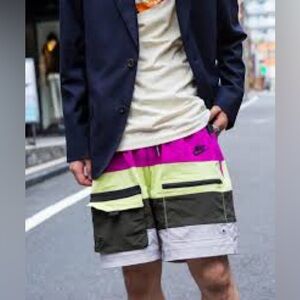 Nike Men’s Woven Shorts College Gray Size M Retro Sportswear External pockets